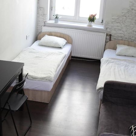 Pit Stop Hostel Poznań Exteriör bild