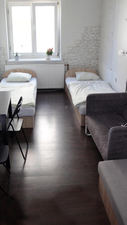 Pit Stop Hostel Poznań Exteriör bild